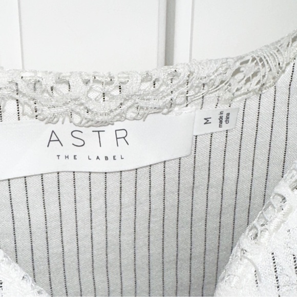 Astr The Label Tie Front Striped Lace Tank Small - Picture 4 of 11